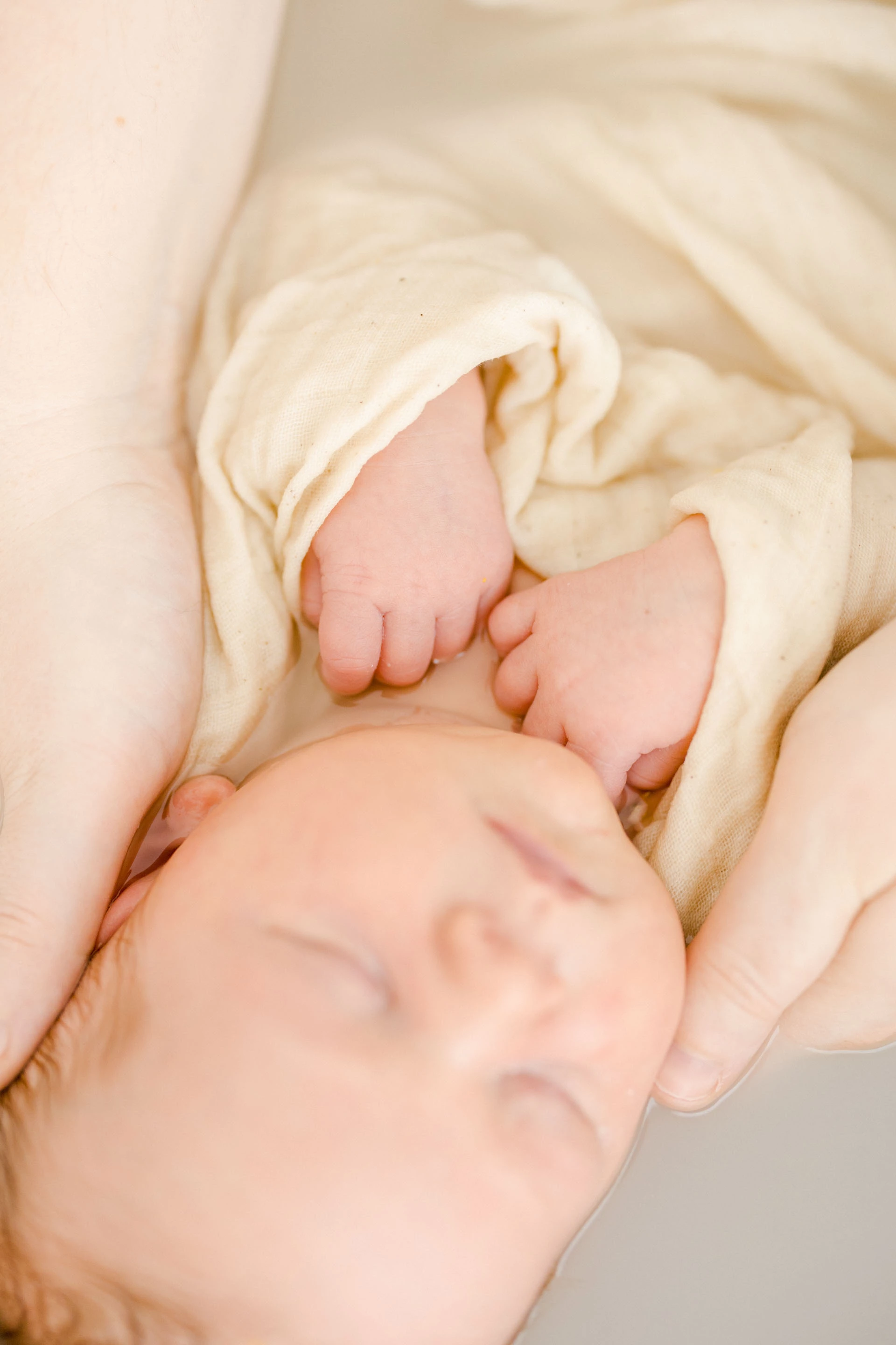 enfant rose marron gris bébé